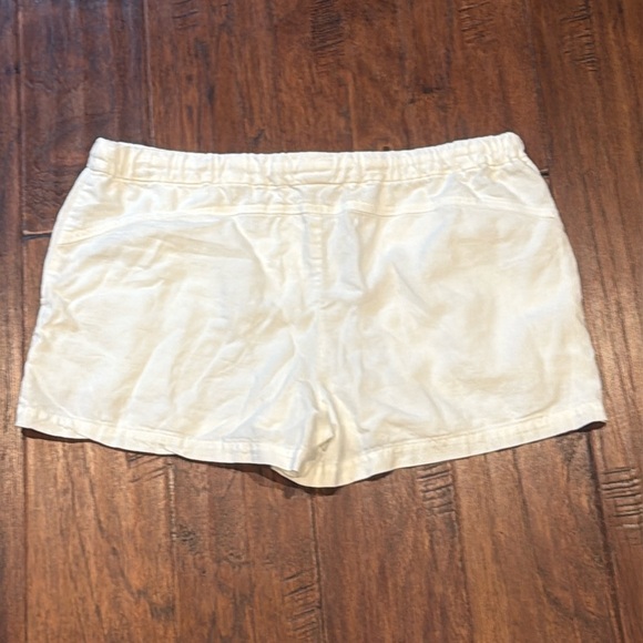 Size 8 Banana Republic White Cargo Shorts Relaxed Fit - Picture 6 of 14